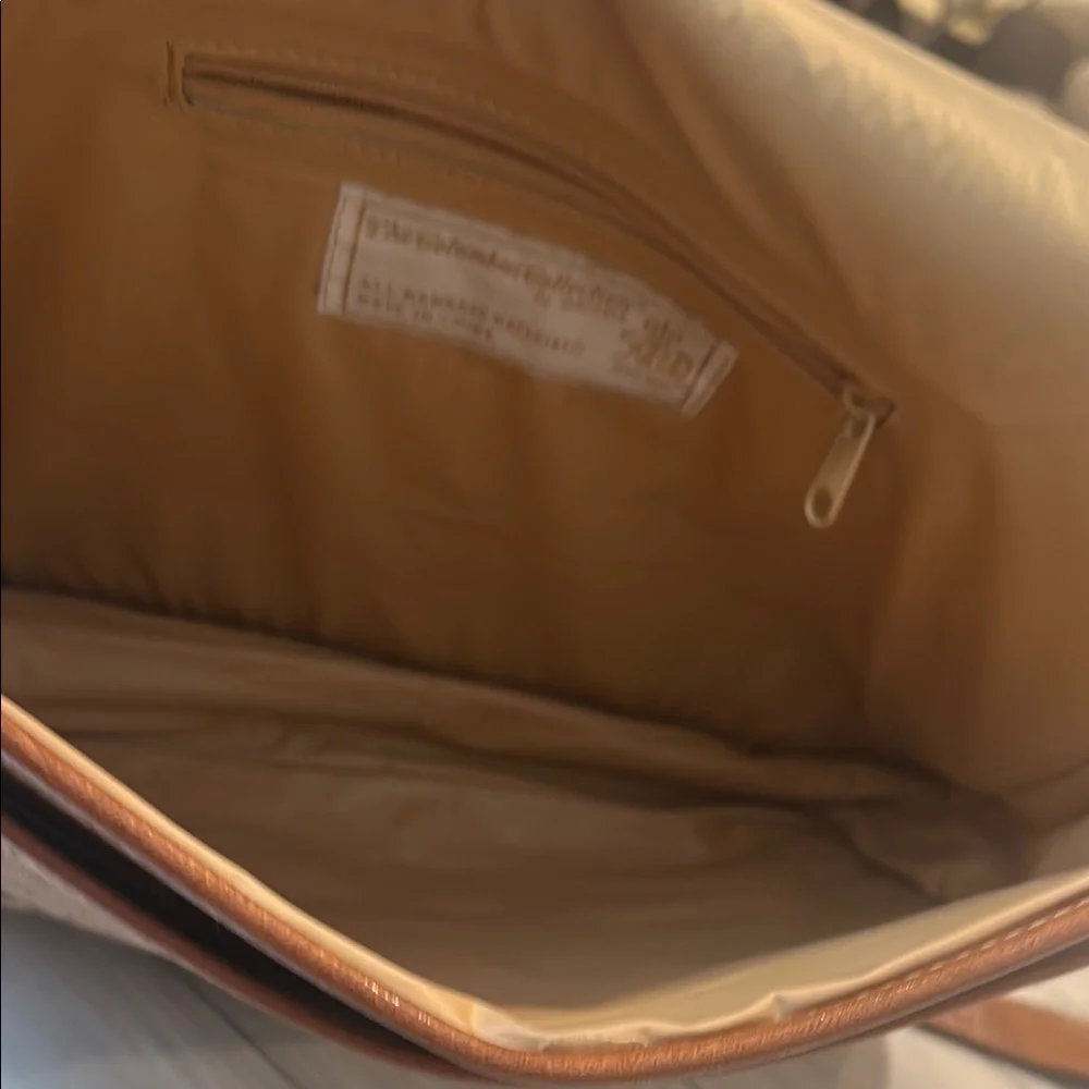 The Columbus Collection by Bagoda VTG Leather Messenger Bag